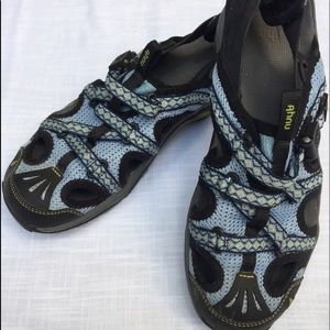 Ahnu Water Shoes Size 9 Blue